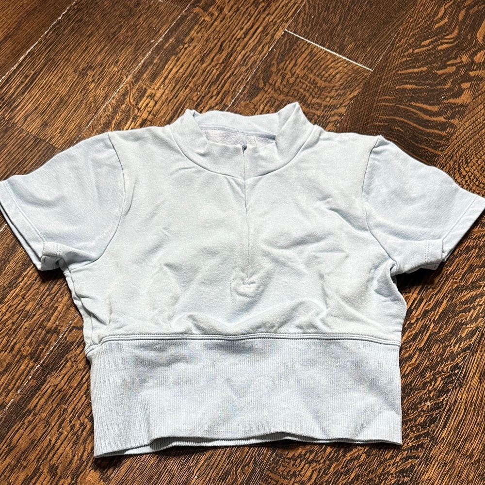 Women’s Alo blue fleece crop top